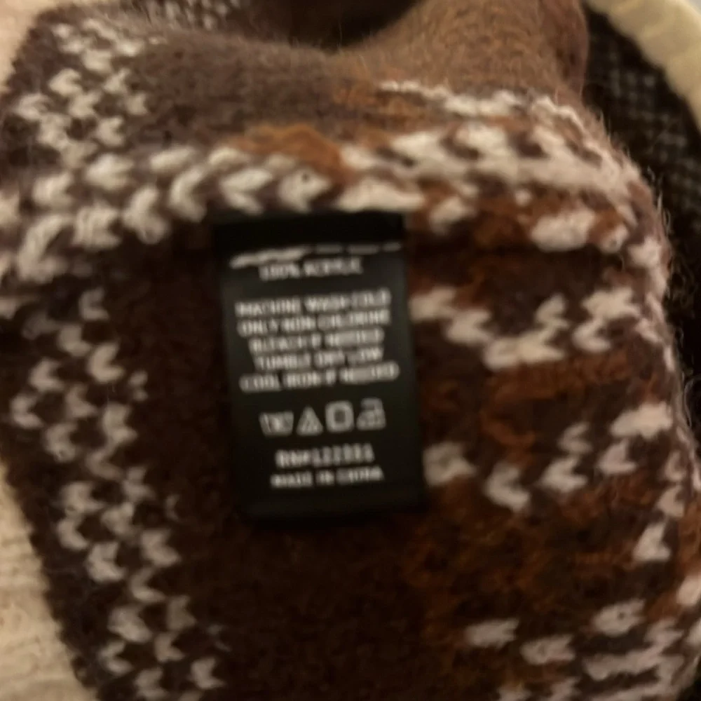 New Beige Deer Women’s Pom Pom Hat NWT